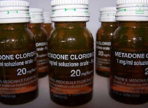 In cura, invece di assumere metadone lo rivendevano: due arresti