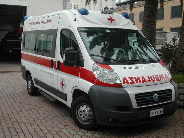 Incidente sul lavoro al San Martino, operaio cade da un'impalcatura: è grave