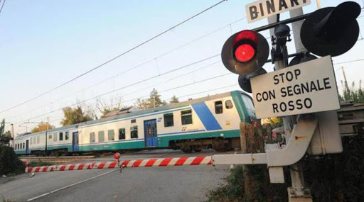 Incidente a un passaggio a livello, disagi al traffico ferroviario tra La Spezia e Genova