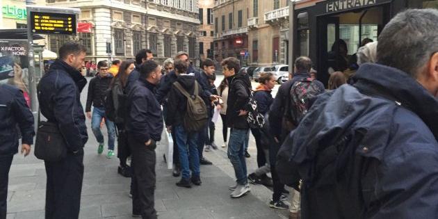 Genova, il 7,6% viaggia senza il biglietto del bus: le verifiche di Amt