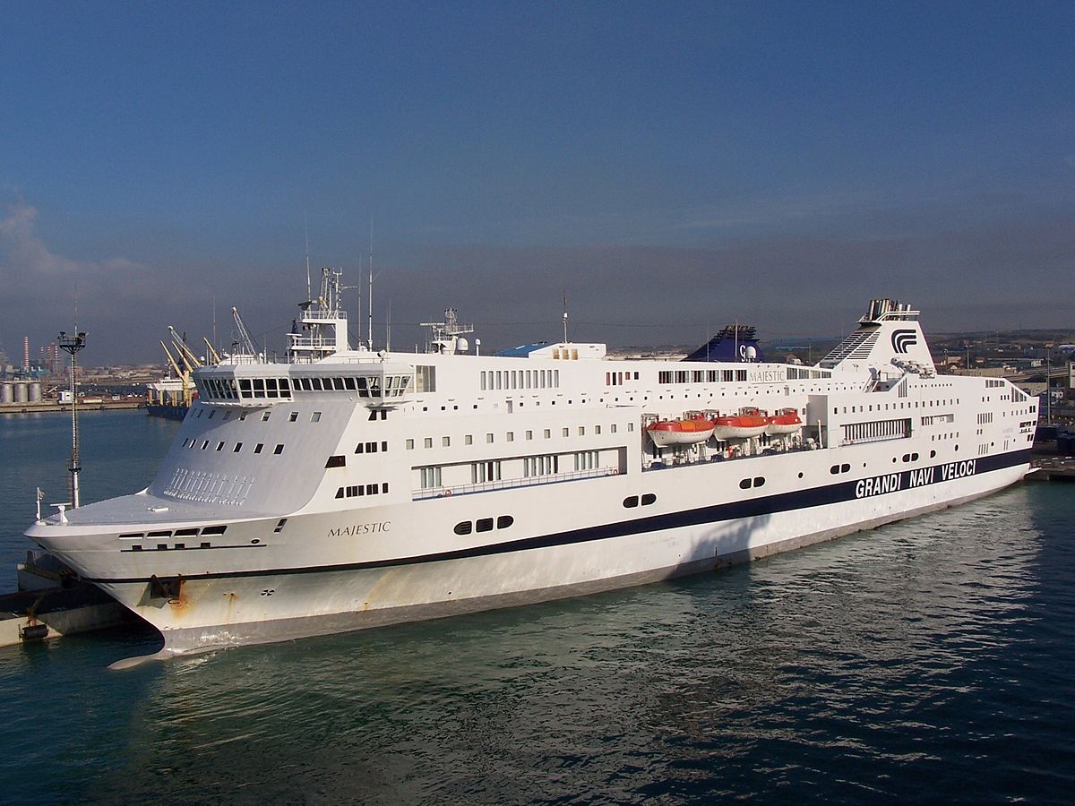 Coronavirus, nave bloccata a Napoli: a bordo nove marittimi della Rhapsody