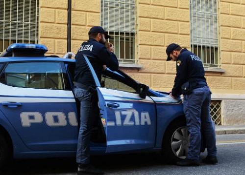 Coronavirus, dichiara agli agenti di andare al lavoro ma è in malattia: denunciato