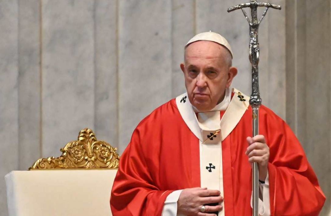 Coronavirus, Papa Francesco dona mascherine e camici alle case di riposo chiavaresi