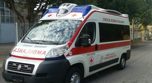 Incidente sul lavoro, operaio cade da una scala: grave all'ospedale