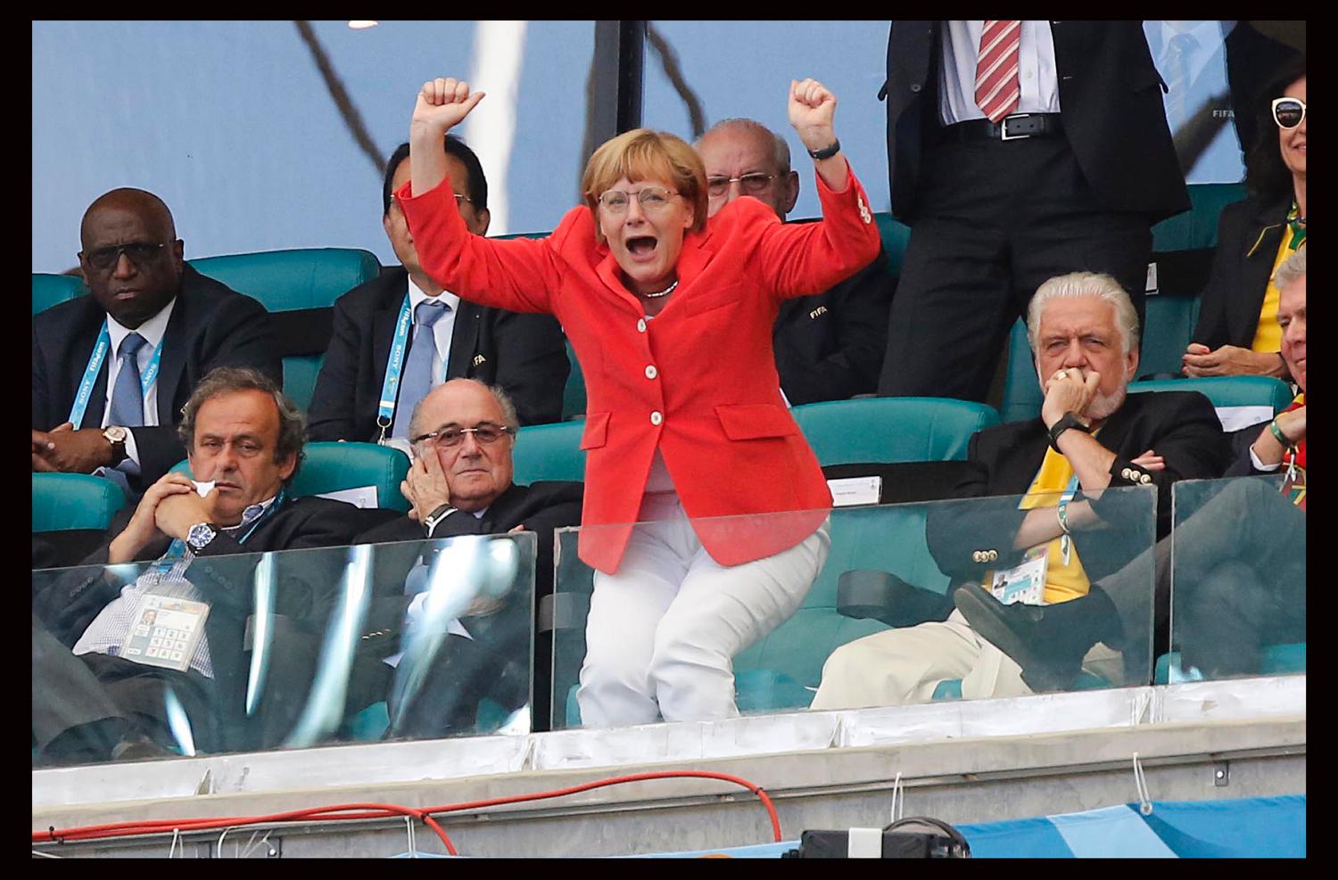 Coronavirus e calcio, la Merkel fa ripartire la Bundesliga il 15 maggio