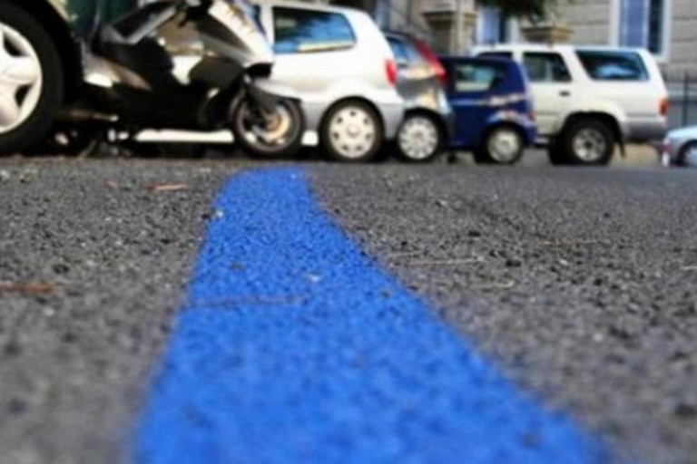 Parcheggi a Genova, niente più autocertificazione: da lunedì 18 si torna a pagare