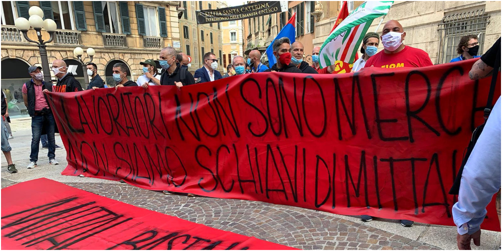 Ex Ilva, i lavoratori in piazza a Genova: 