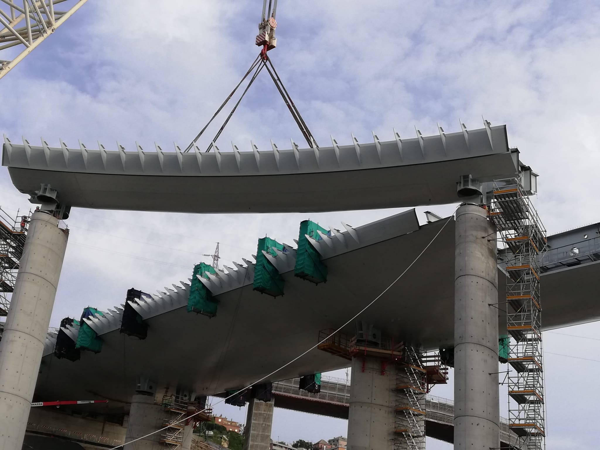 Ponte per Genova, varata la prima campata del raccordo con la A7