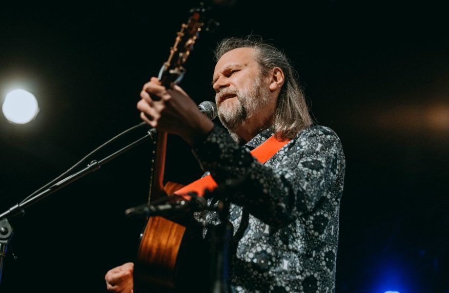Acoustic Night 20, 'Primocanale Nazionale' festeggia l'evento con Beppe Gambetta in tv