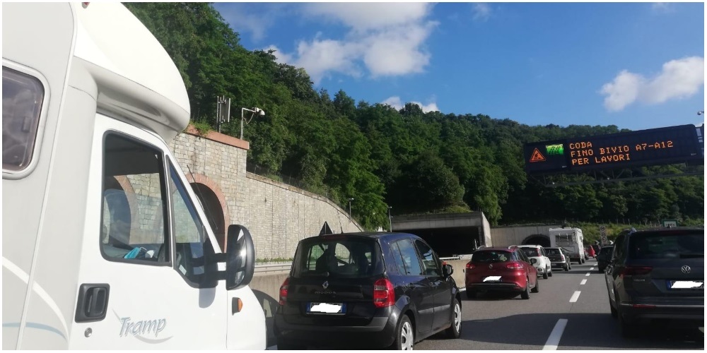 Autostrade in Liguria, scatta l’ora del rientro: code verso Lombardia e Piemonte 