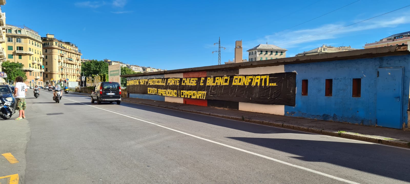 Sampdoria, striscione degli Ultras contro la ripresa del campionato