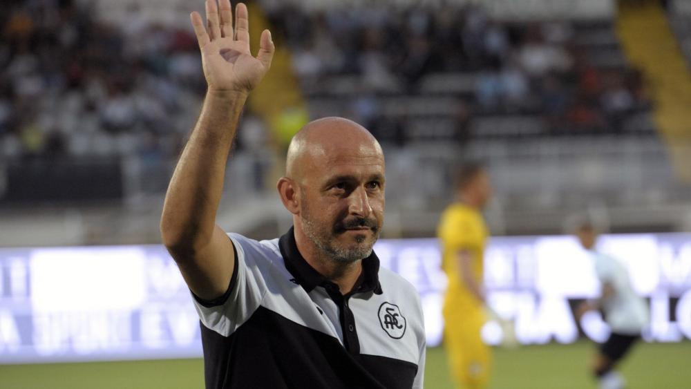 Lo Spezia vola e sogna la serie A. Italiano: 