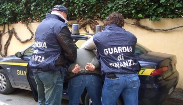 Violenza sessuale, arrestato ex pr di Alassio: era latitante