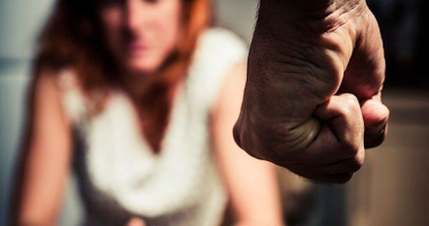 Maltratta e sequestra ex fidanzata, arrestato un 22enne
