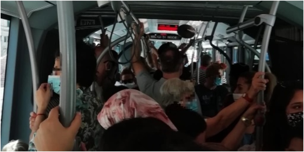 Bus affollati a Genova e mancato rispetto norme anti covid, la denuncia del consigliere di municipio
