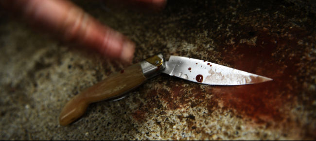 Violenza nella notte, lite sfocia in accoltellamento: grave all'ospedale un giovane 
