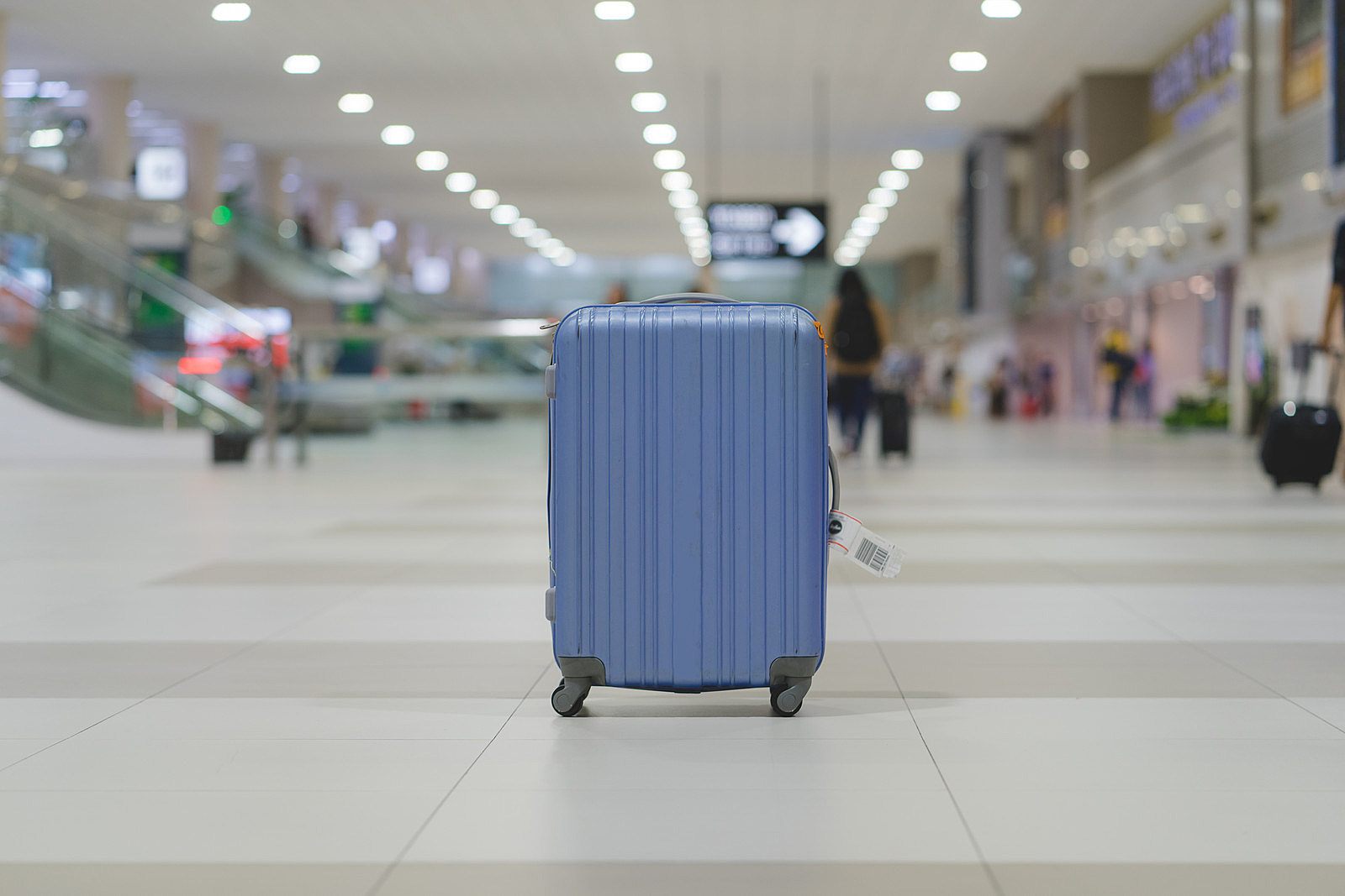 Parte e dimentica a terra le valigie, scatta allarme bomba in aeroporto