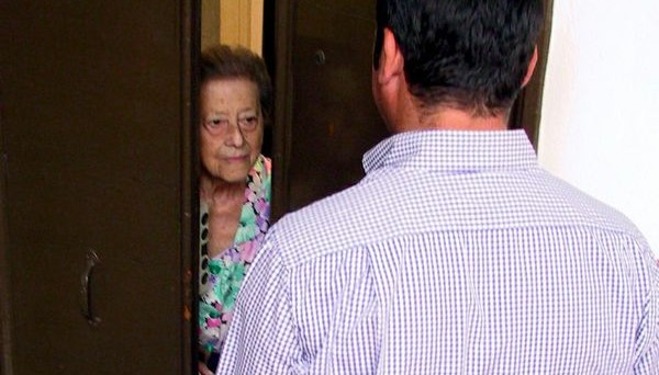 Si finge operatore di banca e svuota il conto ad un'anziana: denunciato