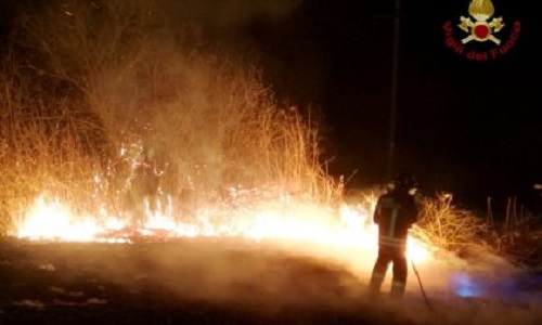 Incendi bosco in serie nel Ponente, si fa largo ipotesi dolosa: caccia al piromane