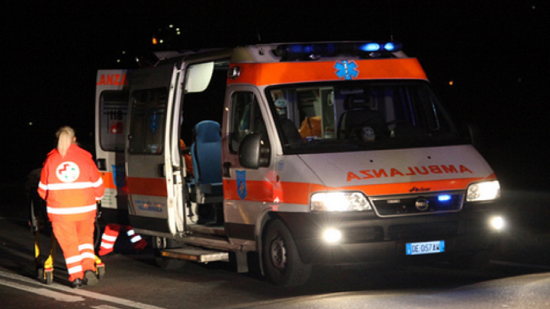 Auto contro daino lungo l'Aurelia: un ferito