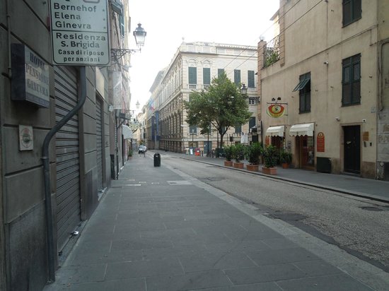 Genova, 'tarocca' scadenza cibo in vendita: denunciato in via Balbi