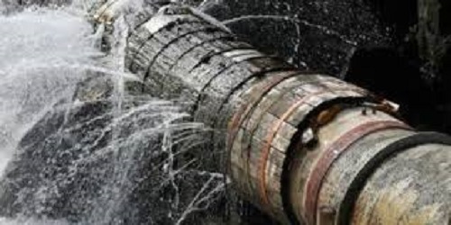 Genova, rotture in serie: saltano quattro tubature dell'acqua