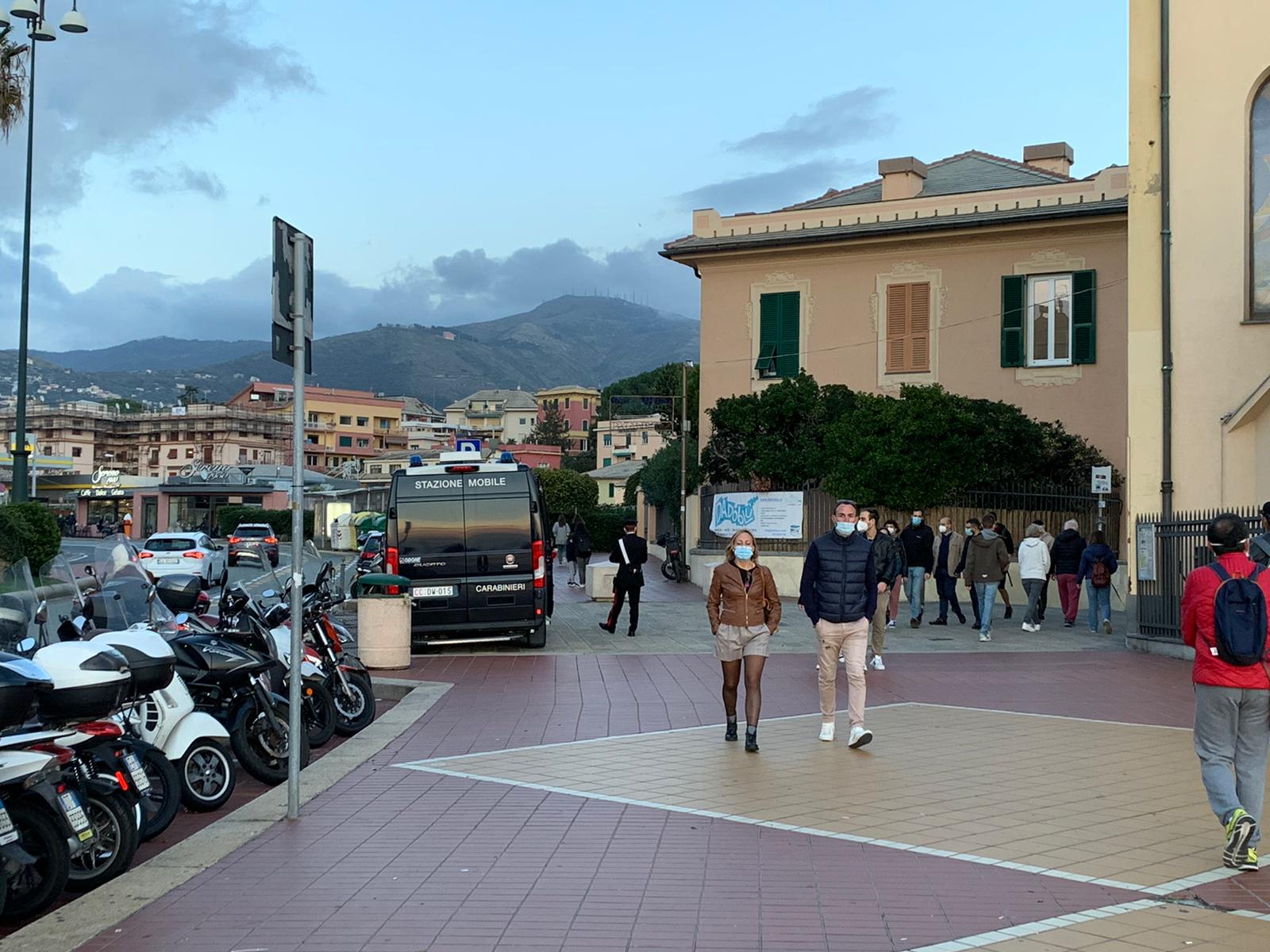 Covid, controlli in borghese nei mercati di Genova: 34 sanzioni