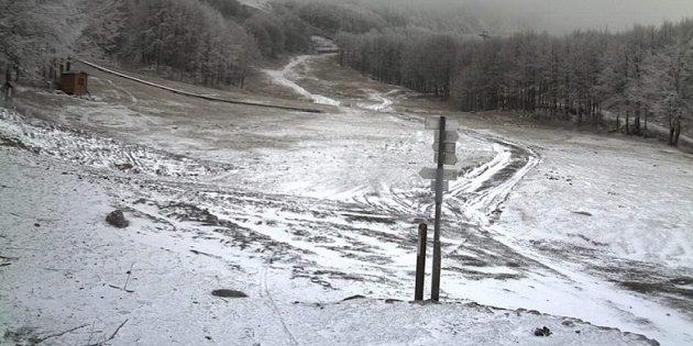 Liguria, vento di burrasca: e in val d'Aveto riecco la neve