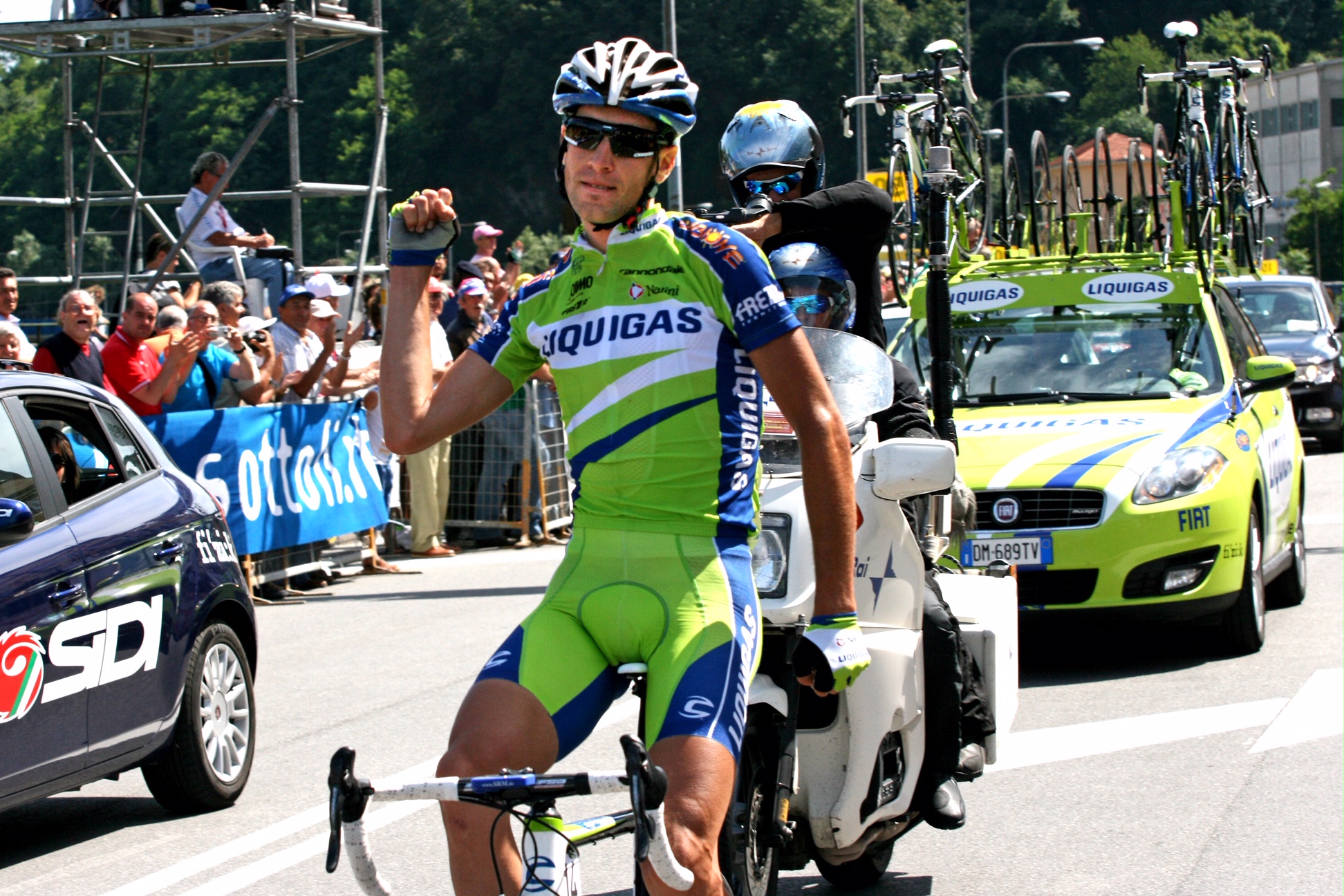 A Primocanale l'omaggio di Vincenzo Nibali all'Asd Free Sport di Genova