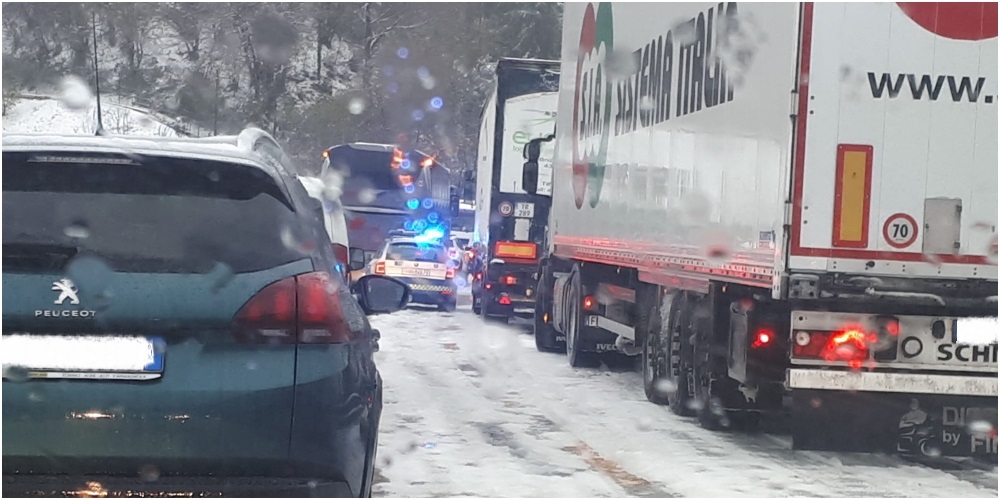 Torna la neve in Liguria, disagi sulla A7 tra Serravalle e Busalla