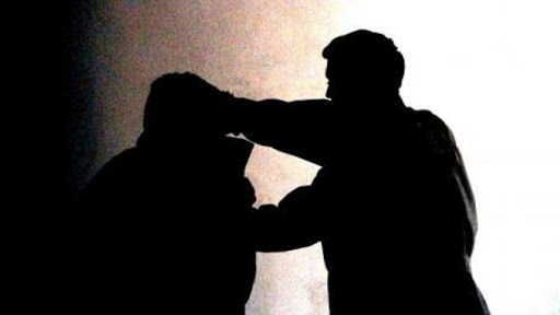 Prima il litigio poi l'aggressione, un ferito trasportato all'ospedale 