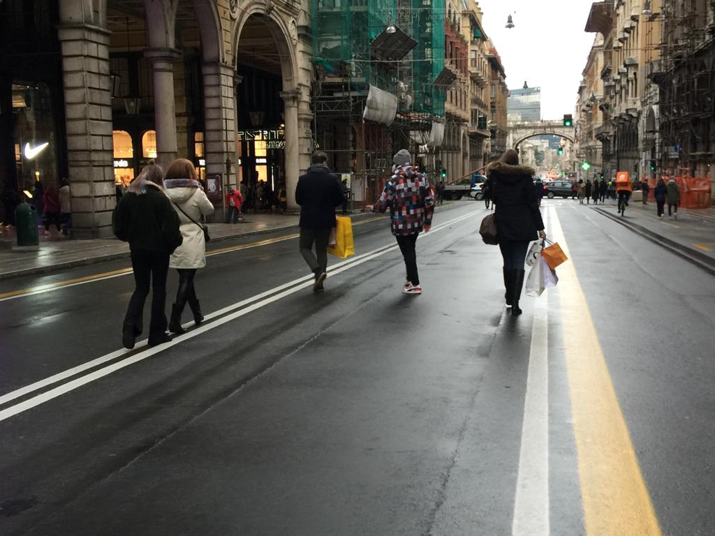 Genova, via XX Settembre pedonale nel weekend per garantire il distanziamento