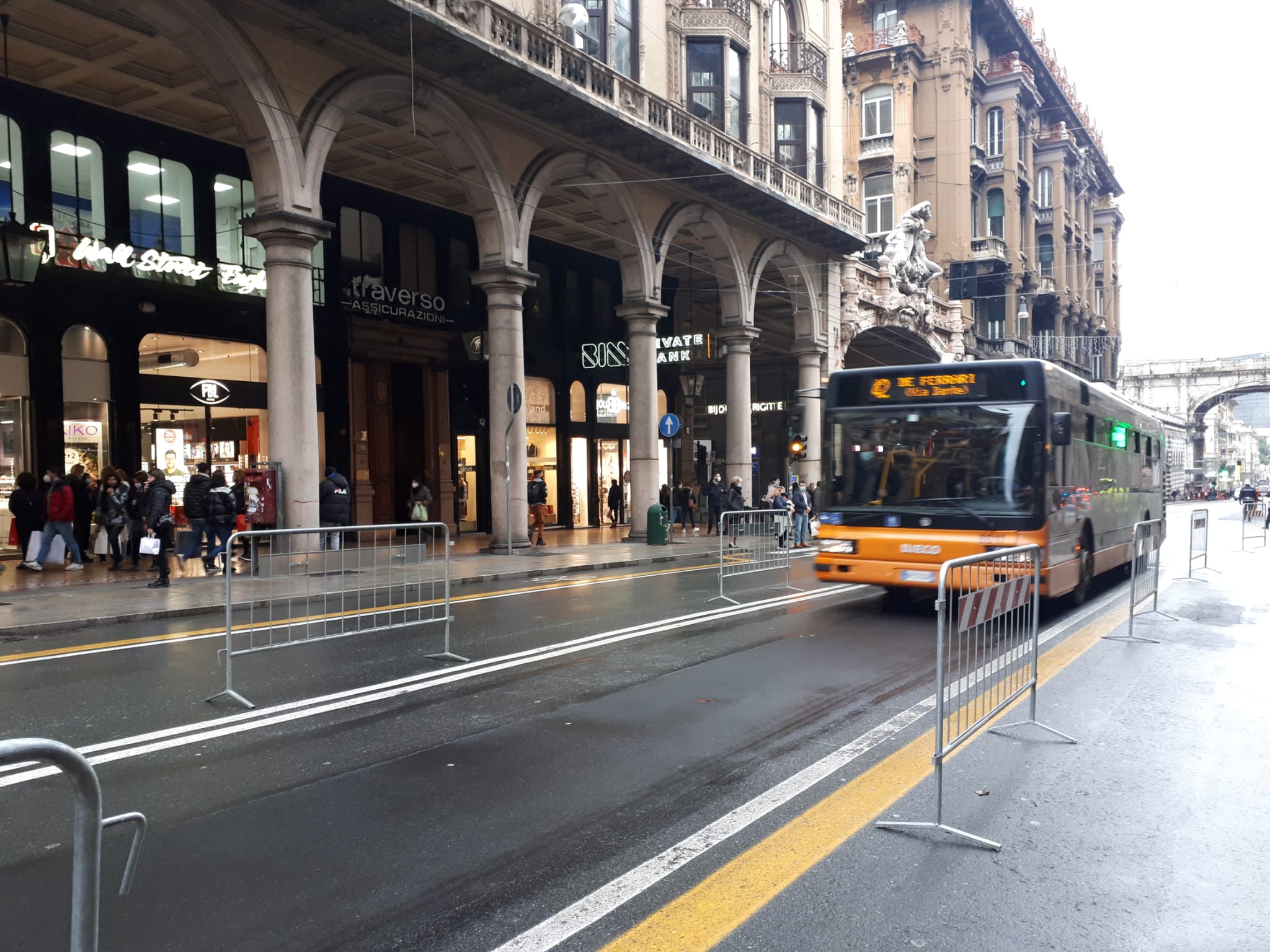 Genova, via XX Settembre pedonale: previste migliorie per i percorsi dei bus