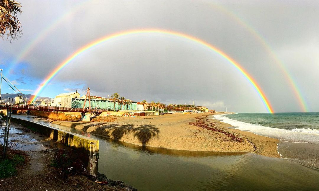 Dopo neve, pioggia e 'graupel', sulla Liguria spunta anche l'arcobaleno