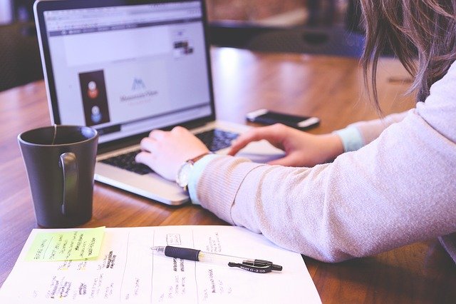 Le difficoltà dell'Università a distanza, tra esami, tirocini ed Erasmus online