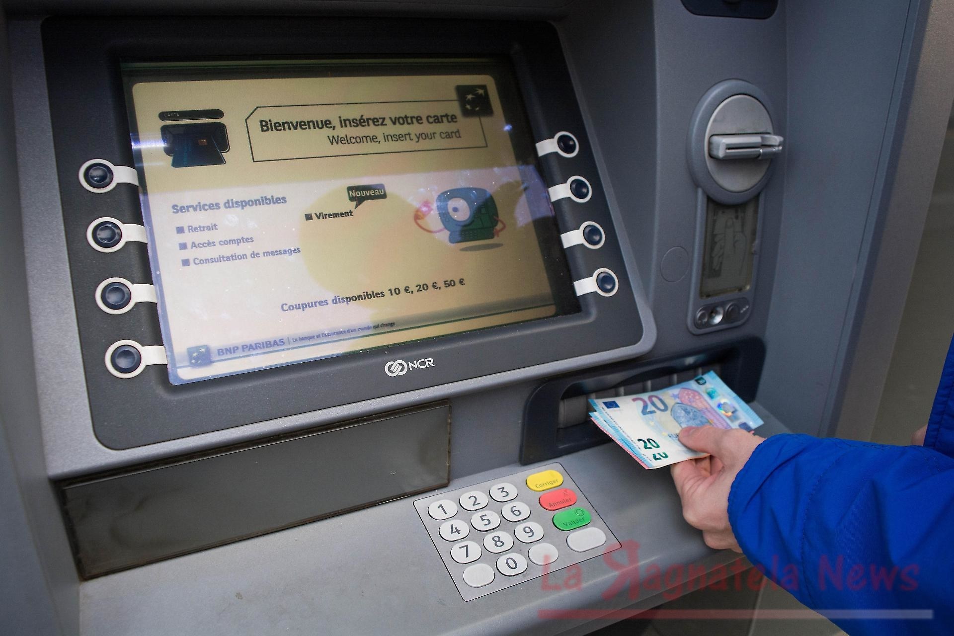 Ruba il bancomat ad una amica in visita, denunciato pensionato