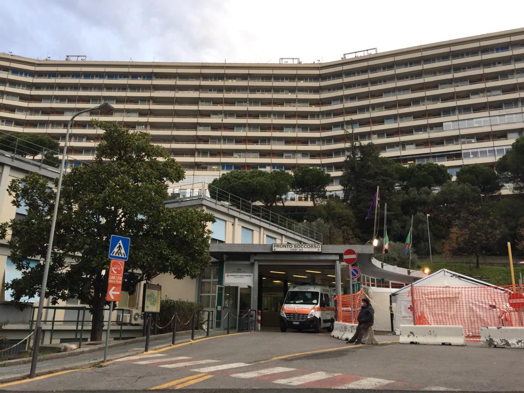 Genova, due medici del San Martino in rianimazione per Covid