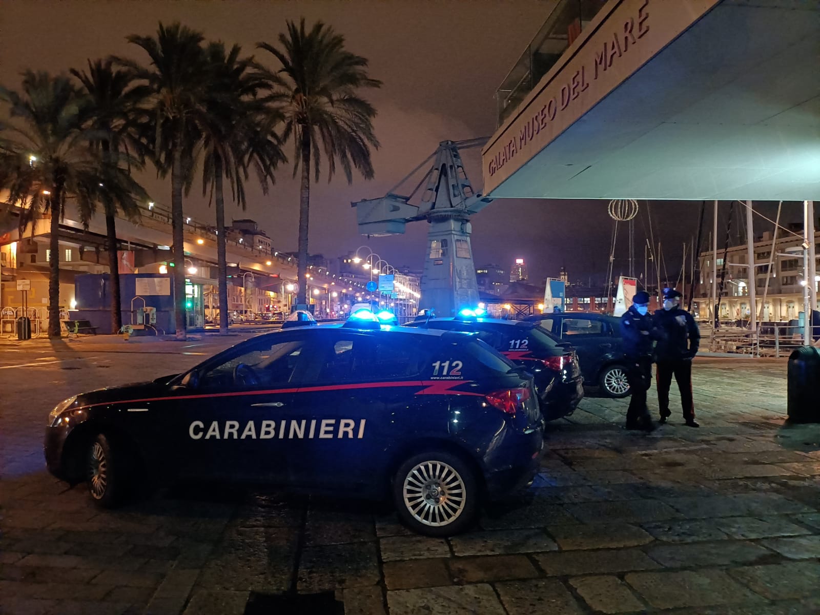 Genova, sos spaccio, danneggiamemti e furti: maxi pattuglione in Darsena