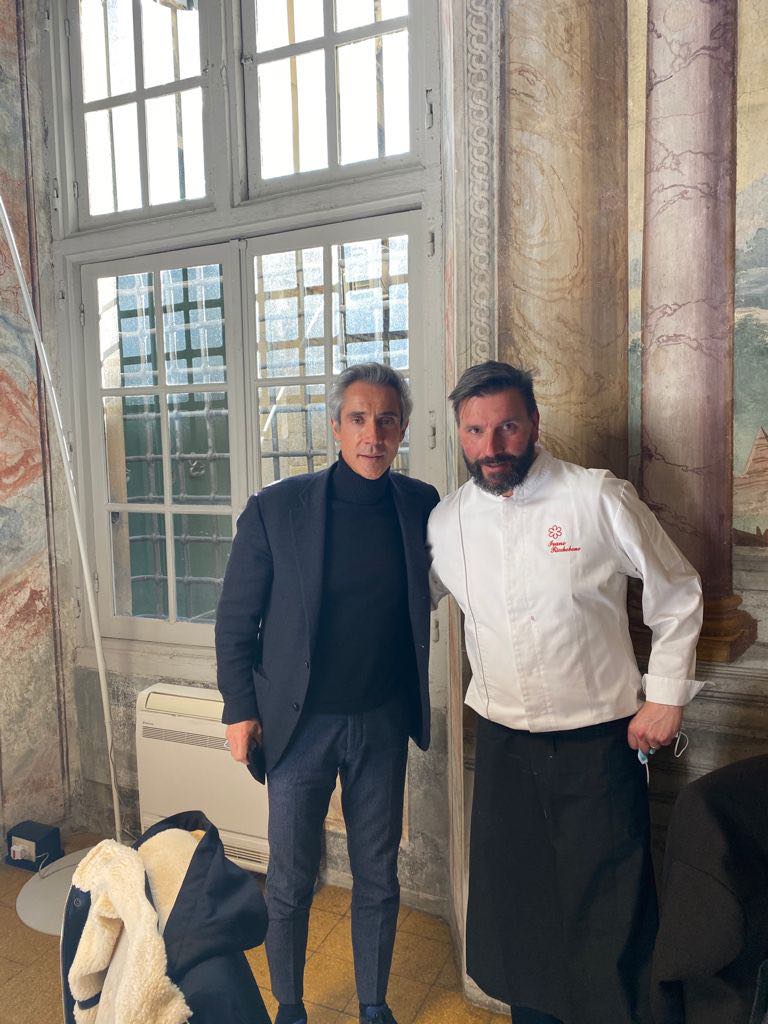 Lo chef stellato Ricchebono tiene aperto il ristorante, tra i clienti anche il ct della Polonia