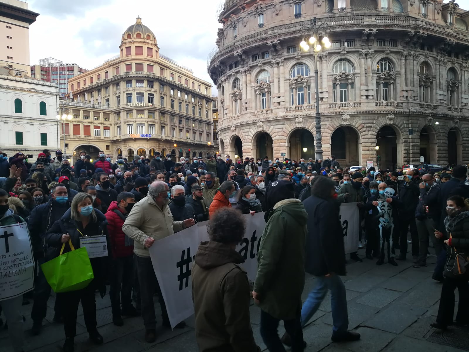Genova, la rabbia dei ristoratori: 