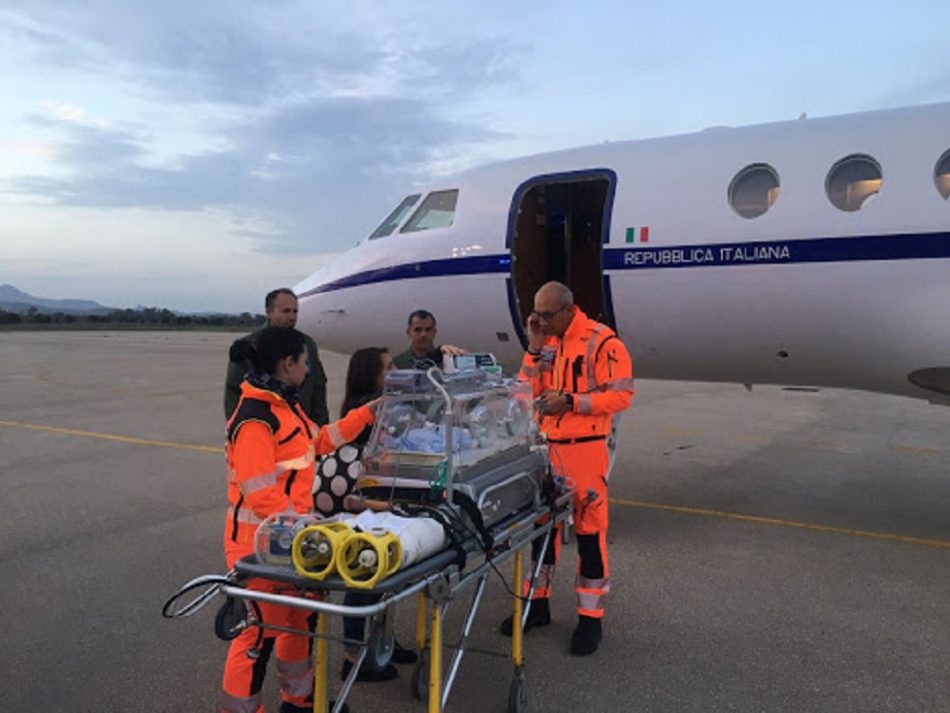 Volo militare per portare da Palermo al Gaslini un bimbo malato di due mesi