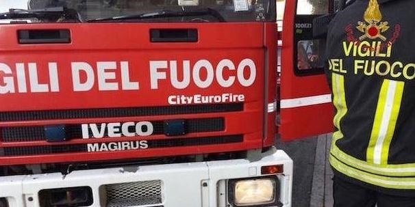 Incendio nei boschi di Moconesi, forse gesto di un piromane