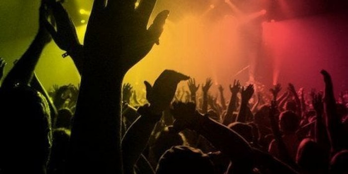 Rave party illegale sul Monte Moro, irrompe la polizia: 250 partecipanti