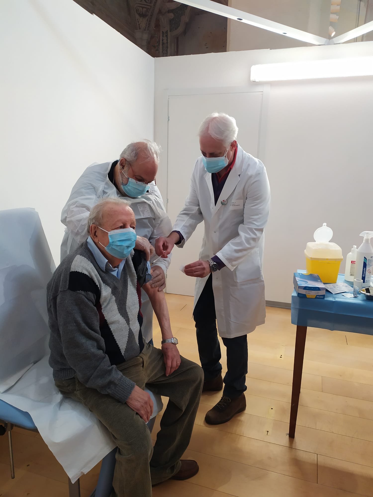 Vaccini, proseguono per gli ultravulnerabili: anche in ospedale e per conviventi