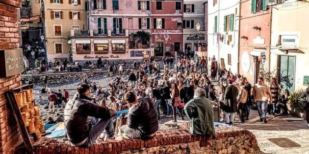 Covid, il ministero degli Interni ai prefetti: stretta contro gli assembramenti