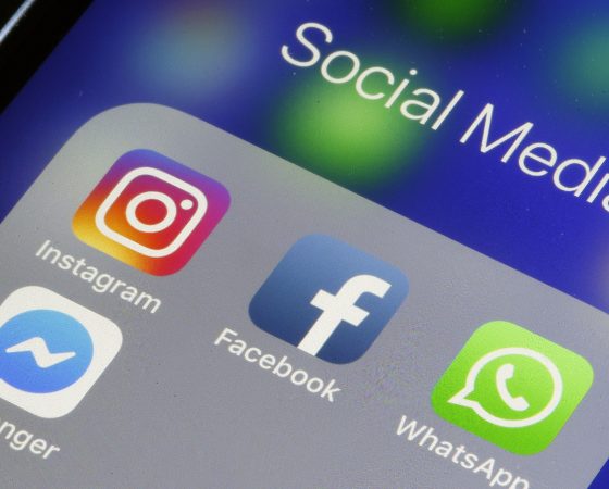Whatsapp e Instagram in down, problemi anche in Liguria