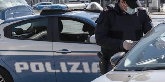 Botte e spray urticante per rapina, arrestati due giovani a Marassi