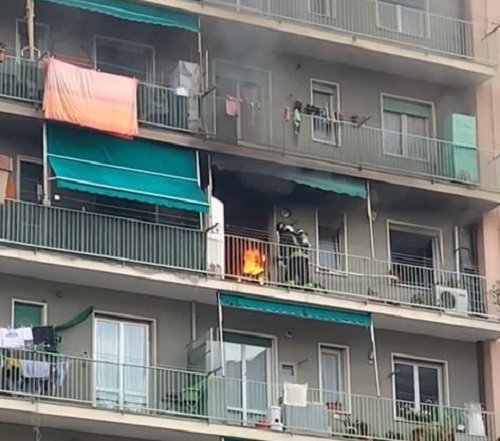 Genova, incendio appartamento a Marassi: fiamme e fumo in un'abitazione