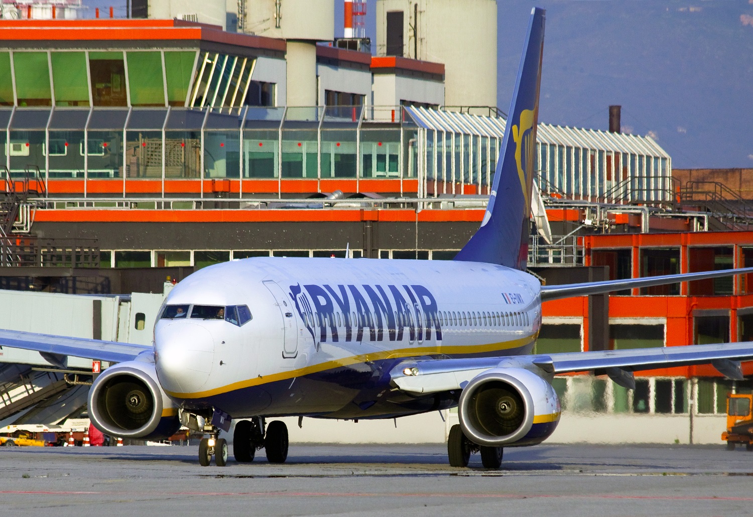 Aeroporto di Genova, con il piano estivo di Ryanair ecco i voli per Londra e Malta