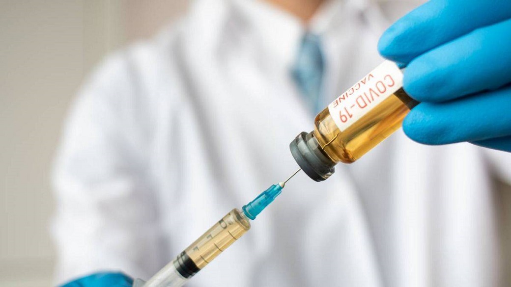 AstraZeneca, Toti: governo dica come cambia il piano nazionale